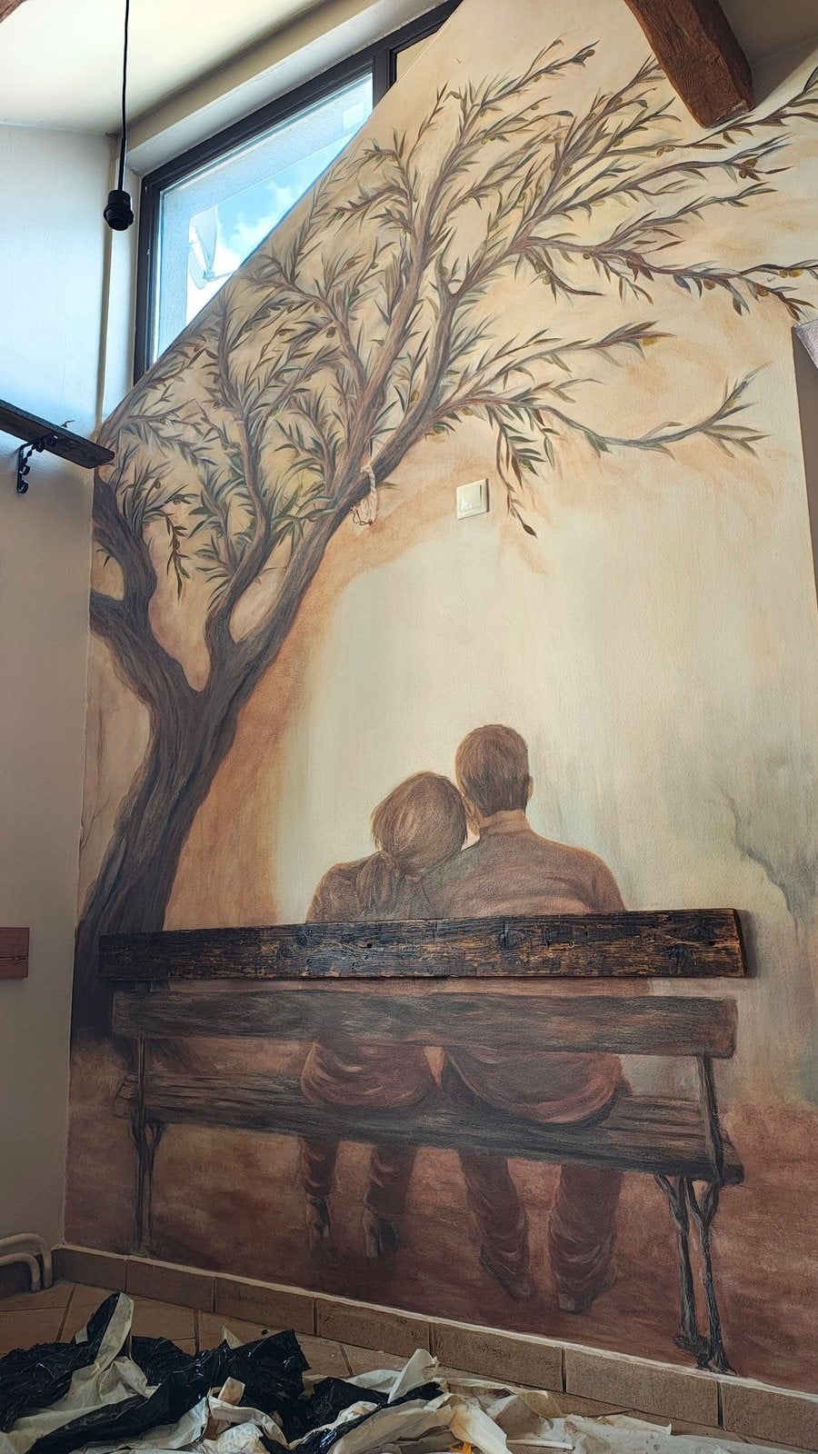 Mural Pizza Hot Brașov — copac cu bancă